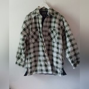 - 🏞 Highland Outfitters Quilted Flannel Barn Jacket - Size: M - VINTAGE
